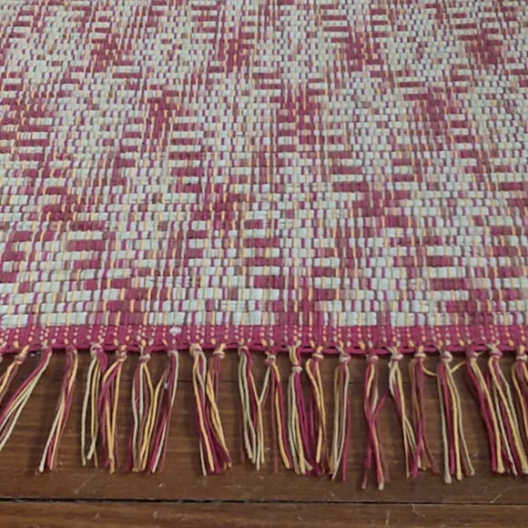 Beautiful Hand Loomed Area Rug - Picture 4 of 5